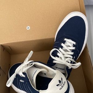 Navy blue samba classic